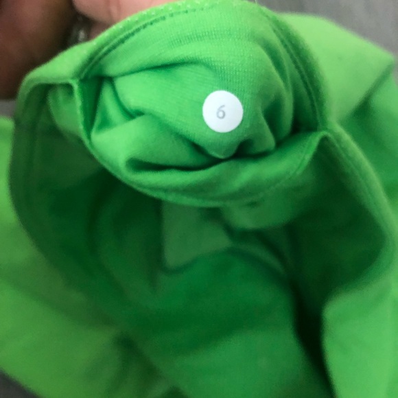 Lululemon Athletica: Wunder Under Crop || sz 6 - Picture 2 of 2